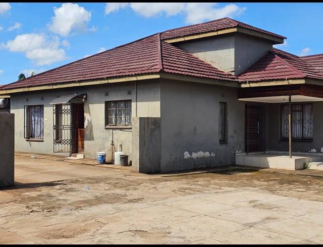 3 BEDROOM HOUSE FOR SALE IN SHAYANDIMA